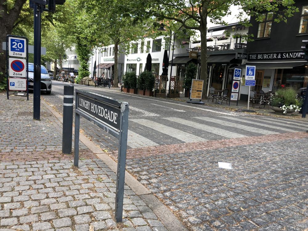 Midlertidig ensretning af Lyngby Hovedgade ændrer kørselsretning 14. juli. Fra denne dag kan biler, der kommer fra København, fortsætte ad Lyngby Hovedgade mod Kongevejen, når de kommer til Nørgaardsvej.