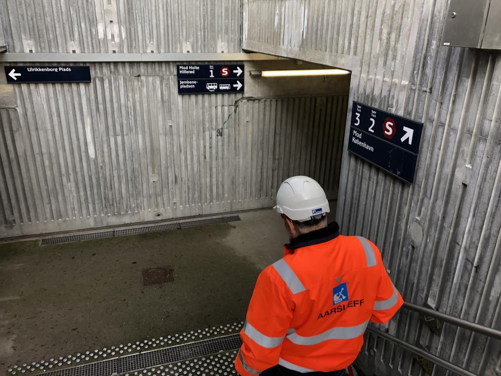 Den nye tunnel mellem Ulrikkenborg Plads og Jernbanepladsen fører direkte til S-togsperroner med tog mod både Hillerød og København samt til den kommende letbaneperron ved Lyngby Station