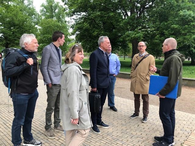 En delegation fra Lyngby-Taarbæk Kommune bestående af politikere og adm. medarbejdere på studietur til Odense Letbane tirsdag 23. maj