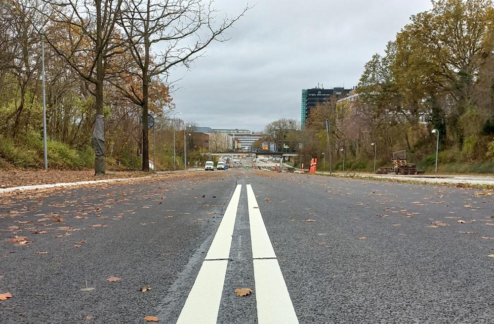 Klampenborgvej genåbnes for bilkørsel i begge retninger lørdag 18. november først på eftermiddagen. Billedet er fra fredag 17. november.