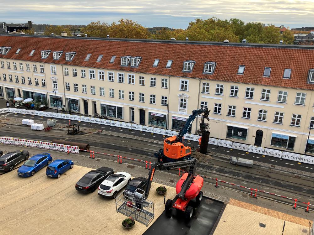 Etablering af kørestrømsmaster på Lyngby Torv efterår 2024.