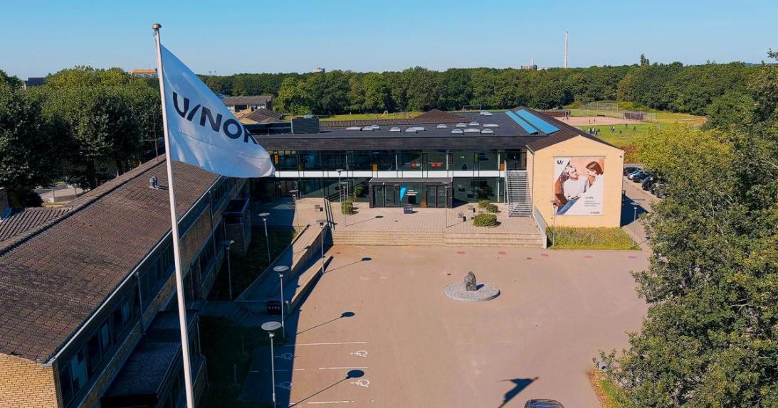 Fra Lundtofte station er der cirka 9 minutters gåtur til U Nord - Lyngby Handelsgymnasium.