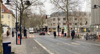 Dobbeltrettet bilkørsel er igen mulig på Lyngby Hovedgade også på strækningen ved Klampenborgvej.
