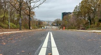 Klampenborgvej genåbnes for bilkørsel i begge retninger lørdag 18. november først på eftermiddagen. Billedet er fra fredag 17. november.