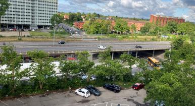 Jernbanepladsen spærres midlertidigt på strækningen bag Lyngby Rådhus pr. 8. juli i ca. tre uger.
